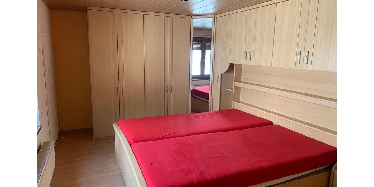 Reihenhaus Werdau - 9 Zimmer, 180 m&sup2;, 95.000&euro; | Angebot:25900449