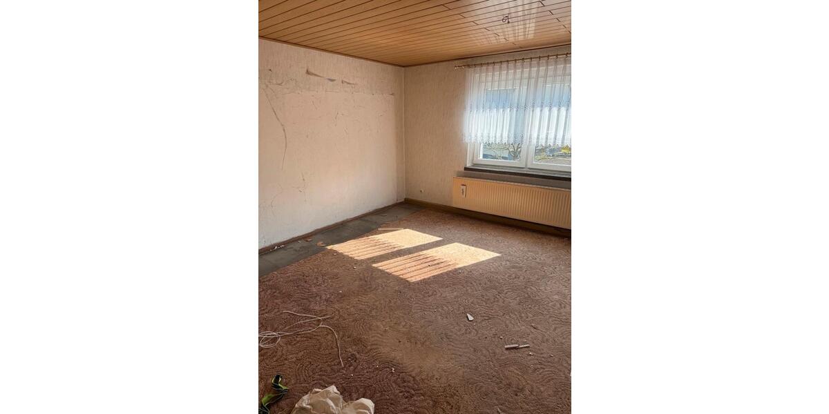 Einfamilienhaus Hohenstein-Ernstthal Ernstthal - 9 Zimmer, 140 m&sup2;, 78.000&euro; | Angebot:24615172