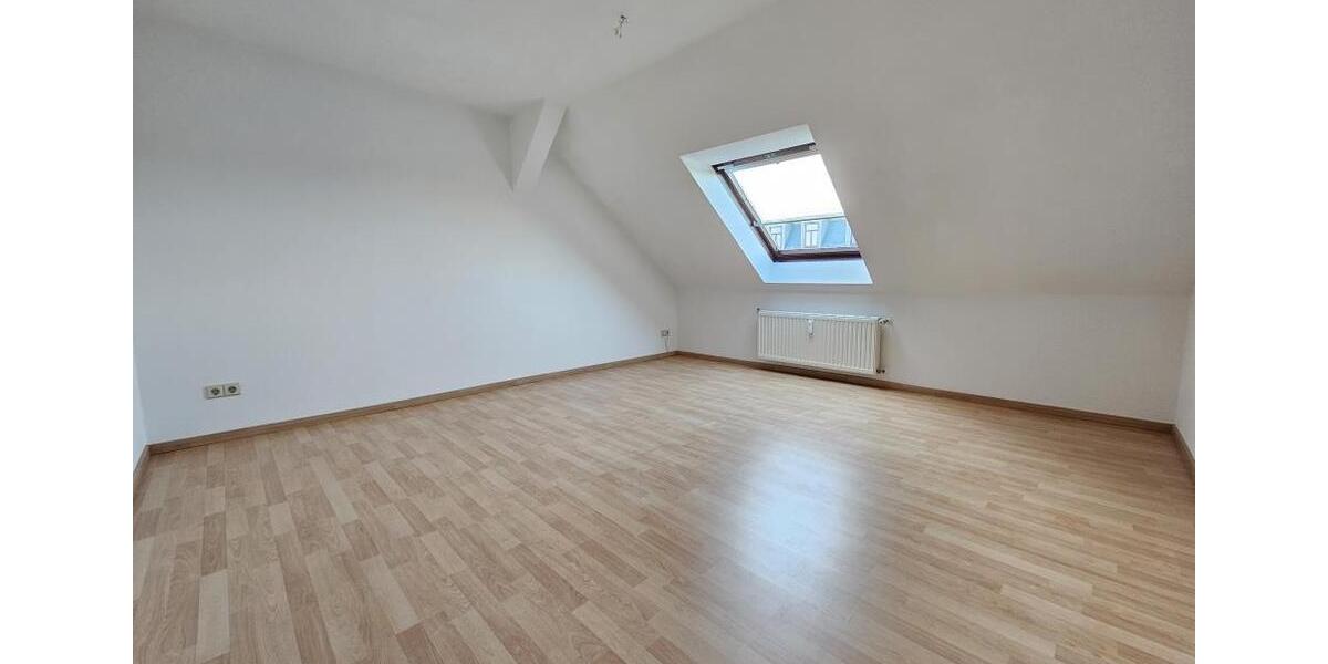 Dachgeschoßwohnung Zwickau - 3 Zimmer, 71 m&sup2;, 448&euro; | Angebot:25362054