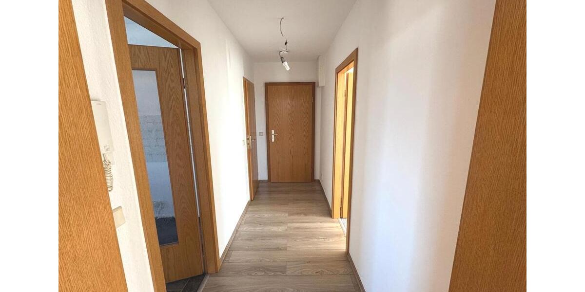 Etagenwohnung Zwickau Auerbach - 3 Zimmer, 62 m&sup2;, 330&euro; | Angebot:25883515