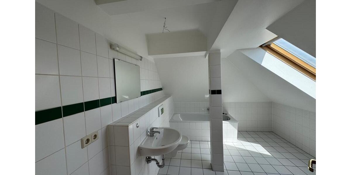 Dachgeschoßwohnung Zwickau - 2 Zimmer, 51 m&sup2;, 282&euro; | Angebot:26354993