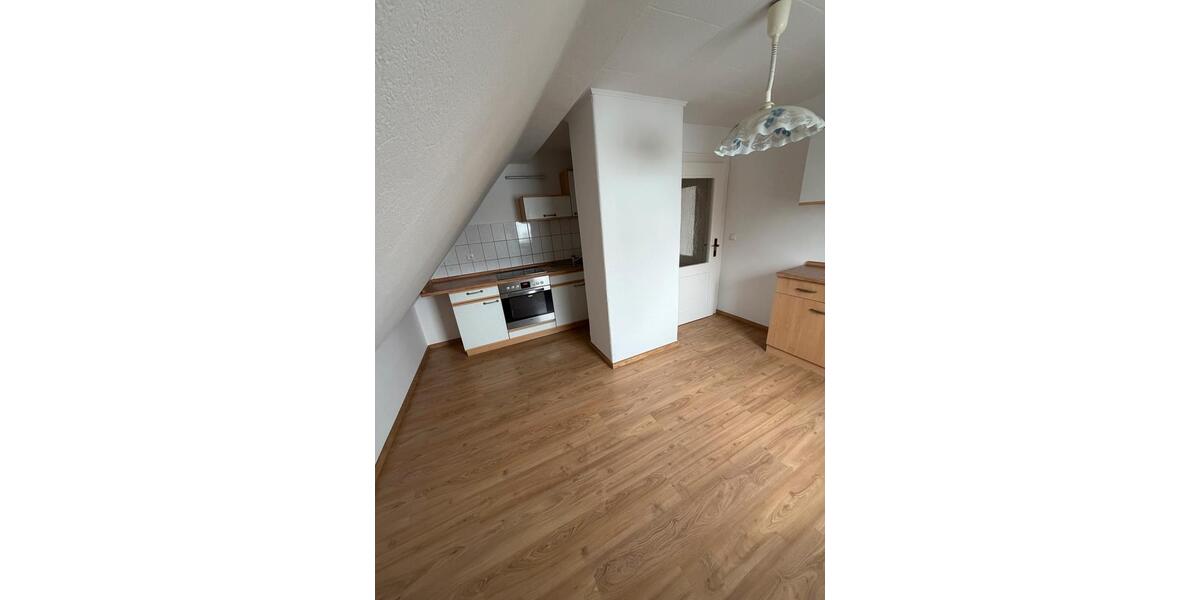 Dachgeschoßwohnung Zwickau Cainsdorf - 2 Zimmer, 43 m&sup2;, 230&euro; | Angebot:25853155