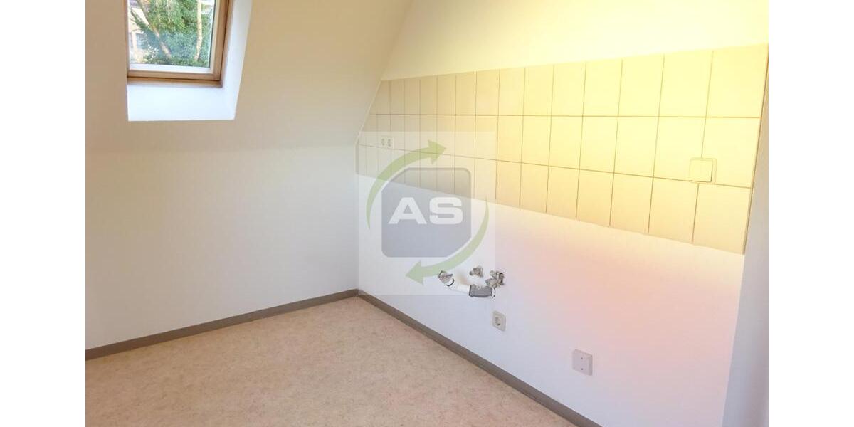 Dachgeschoßwohnung Zwickau - 1 Zimmer, 38 m&sup2;, 240&euro; | Angebot:25267482