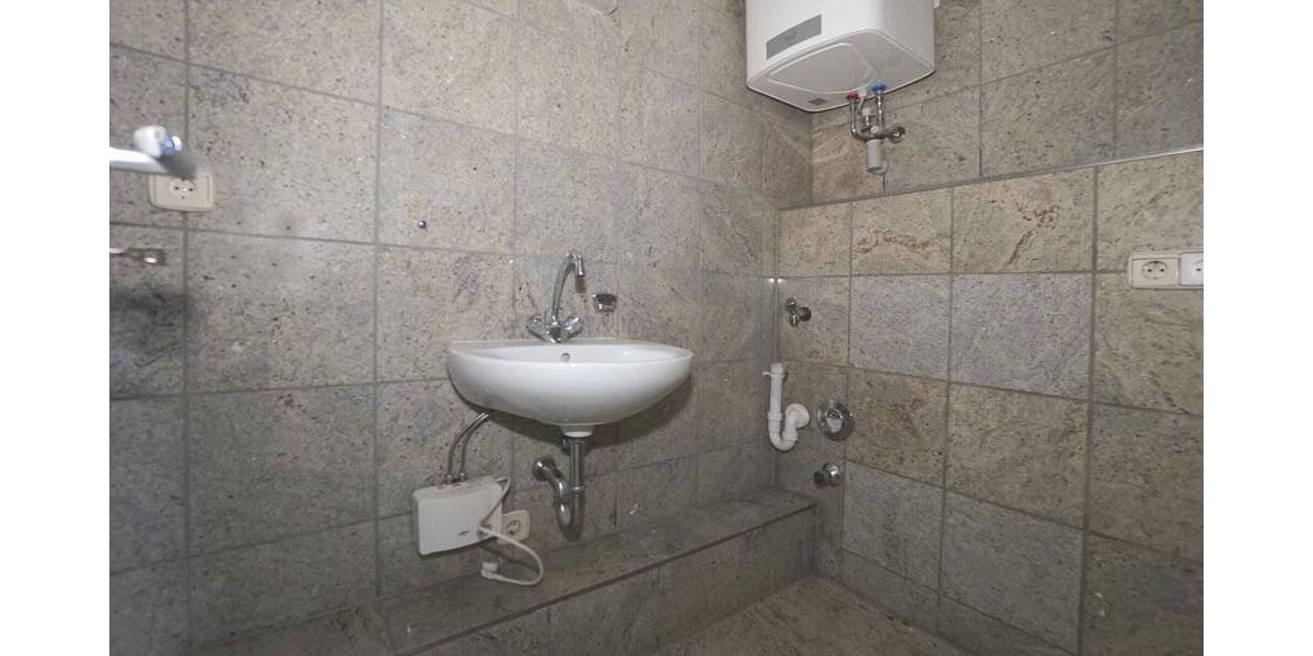 Etagenwohnung Zwickau Innenstadt - 3 Zimmer, 80 m&sup2;, 480&euro; | Angebot:25681406