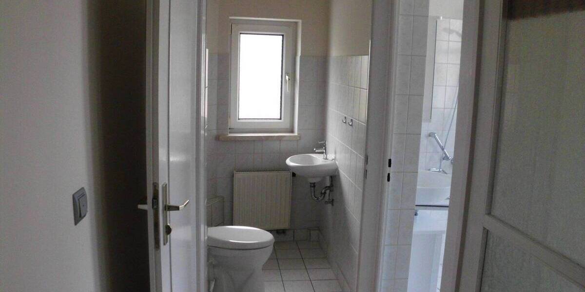 Etagenwohnung Zwickau Innenstadt - 3 Zimmer, 132 m&sup2;, 925&euro; | Angebot:25880935