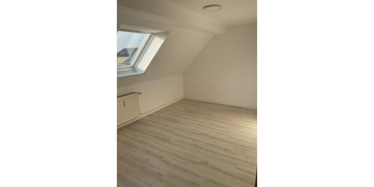 Etagenwohnung Glauchau - 1 Zimmer, 37 m&sup2;, 220&euro; | Angebot:24665468