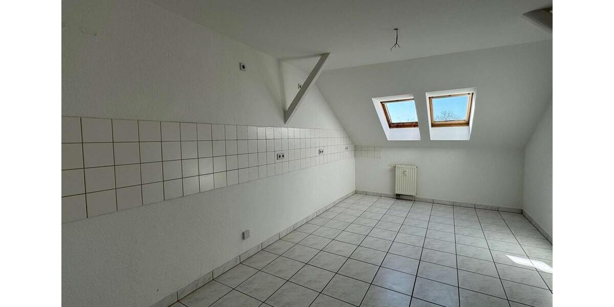 Dachgeschoßwohnung Zwickau - 3 Zimmer, 100 m&sup2;, 500&euro; | Angebot:20146802