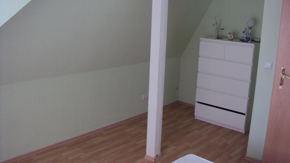 Dachgeschoßwohnung Rodewisch - 2 Zimmer, 65 m&sup2;, 470&euro; | Angebot:25023379