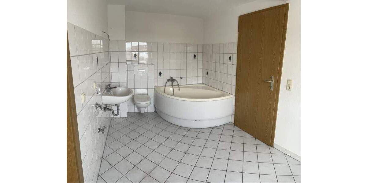 Etagenwohnung Meerane - 3 Zimmer, 87 m&sup2;, 480&euro; | Angebot:25665453