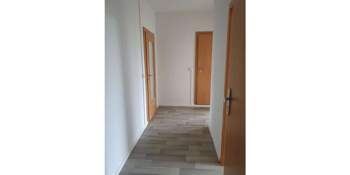 Etagenwohnung Glauchau - 4 Zimmer, 67 m&sup2;, 440&euro; | Angebot:25230518