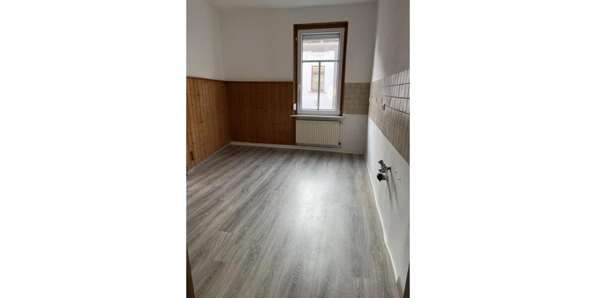 Etagenwohnung Meerane - 3.5 Zimmer, 85 m&sup2;, 445&euro; | Angebot:24677183