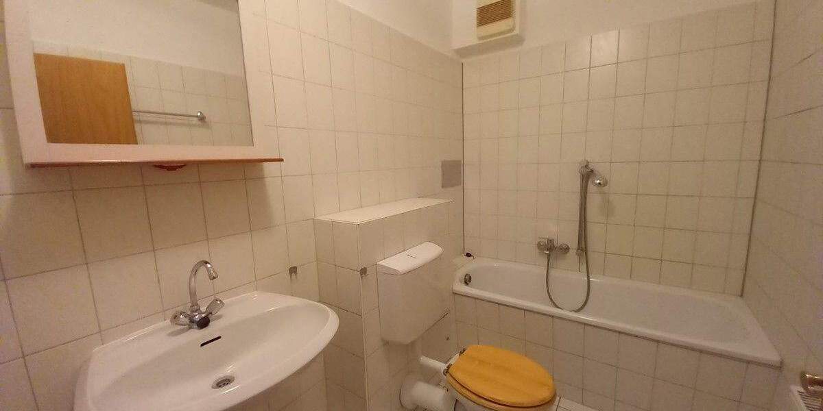 Etagenwohnung Crimmitschau - 3 Zimmer, 63 m&sup2;, 366&euro; | Angebot:26015298