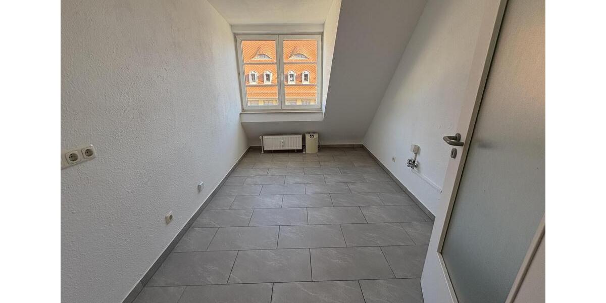 Dachgeschoßwohnung Zwickau Zwickau-Nord - 2 Zimmer, 65 m&sup2;, 430&euro; | Angebot:25254326