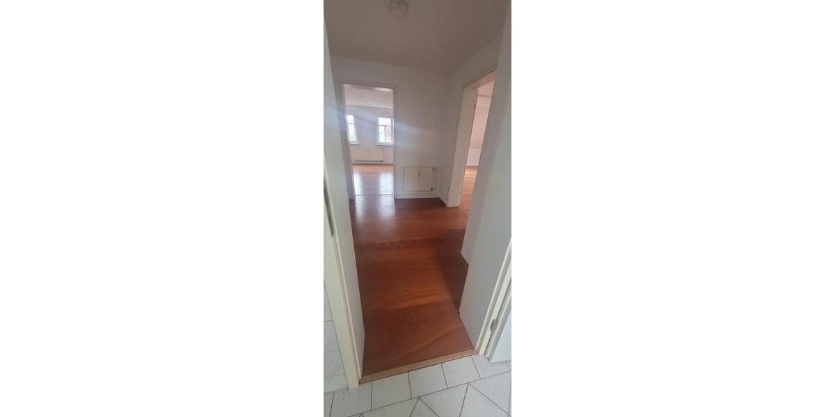 Dachgeschoßwohnung Limbach-Oberfrohna Oberfrohna - 2 Zimmer, 59 m&sup2;, 355&euro; | Angebot:24075560