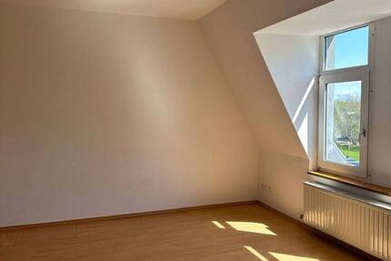 Wohnung Zwickau Bahnhofsvorstadt - 4 Zimmer, 80 m&sup2;, 450&euro; | Angebot:25737496