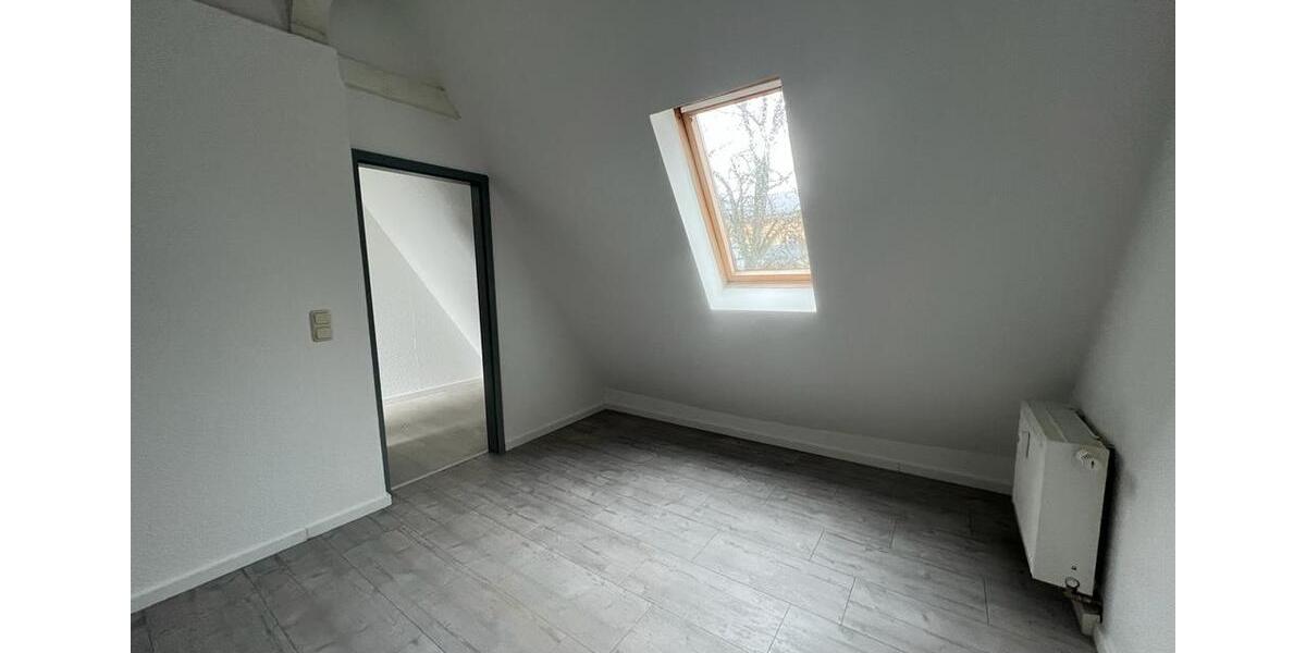 Dachgeschoßwohnung Greiz - 3 Zimmer, 78 m&sup2;, 468&euro; | Angebot:26676620