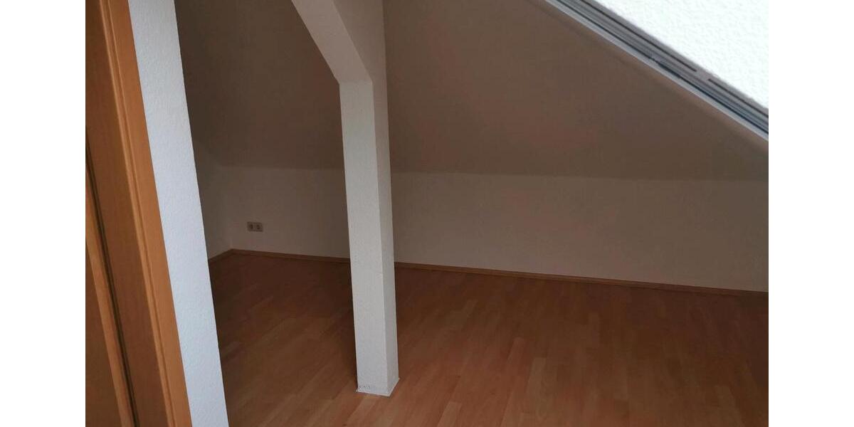 Etagenwohnung Glauchau - 4 Zimmer, 90 m&sup2;, 450&euro; | Angebot:25790609