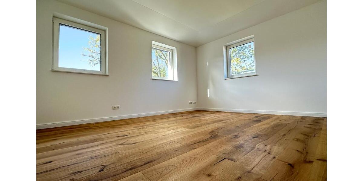 Dachgeschoßwohnung Limbach-Oberfrohna Oberfrohna - 4.5 Zimmer, 150 m&sup2;, 1.372&euro; | Angebot:25499849