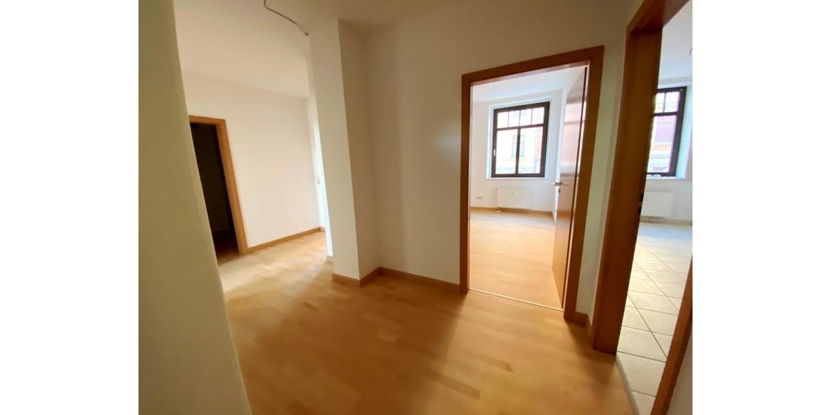 Etagenwohnung Reichenbach im Vogtland - 3 Zimmer, 81 m&sup2;, 490&euro; | Angebot:25054405