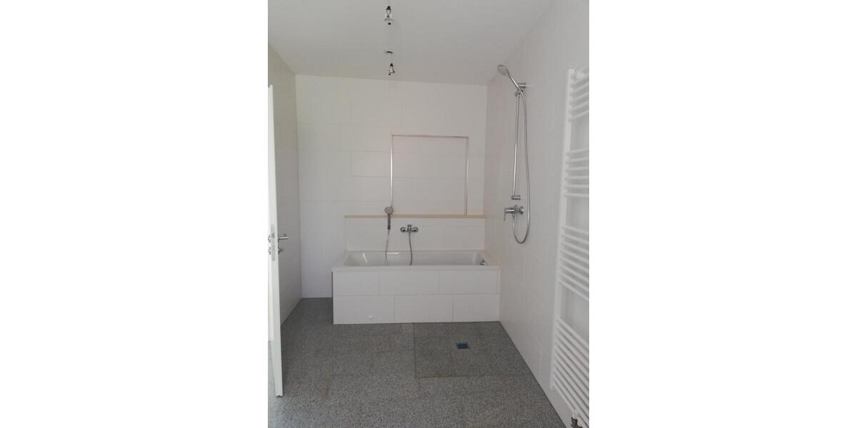 Etagenwohnung Schmölln - 4 Zimmer, 110 m&sup2;, 880&euro; | Angebot:24802003