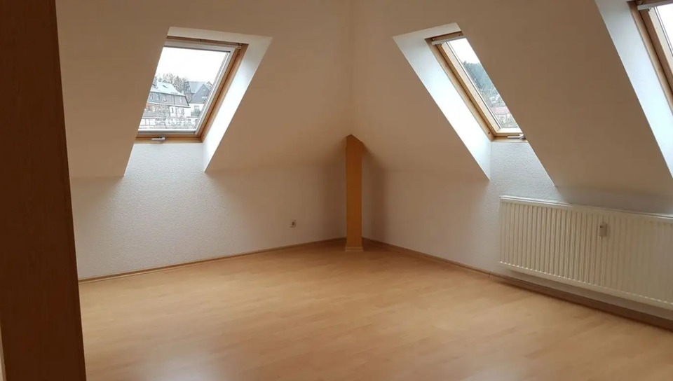 Dachgeschoßwohnung Gornsdorf - 2 Zimmer, 60 m&sup2;, 350&euro; | Angebot:25428667