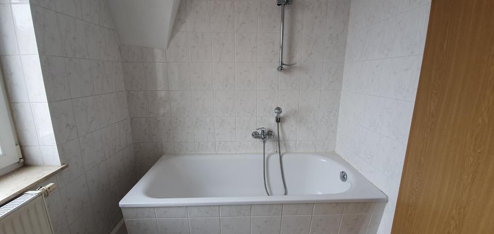 Etagenwohnung Ellefeld - 3 Zimmer, 80 m&sup2;, 375&euro; | Angebot:24980591