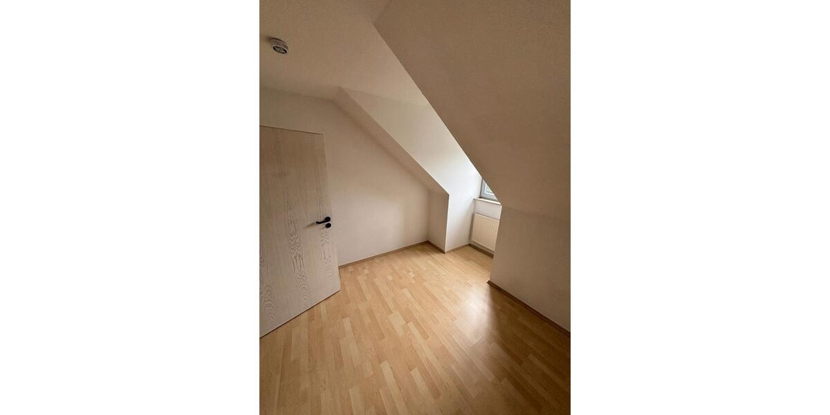 Dachgeschoßwohnung Meerane - 2 Zimmer, 50 m&sup2;, 350&euro; | Angebot:24214745