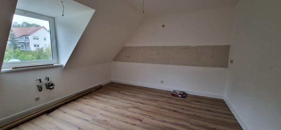 Dachgeschoßwohnung Hohenstein-Ernstthal Ernstthal - 5 Zimmer, 98 m&sup2;, 630&euro; | Angebot:25232383