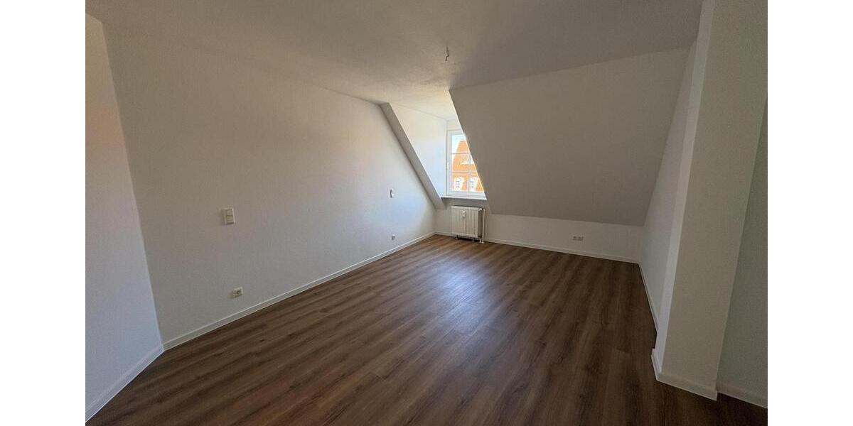 Dachgeschoßwohnung Zwickau - 2 Zimmer, 74 m&sup2;, 485&euro; | Angebot:25254334