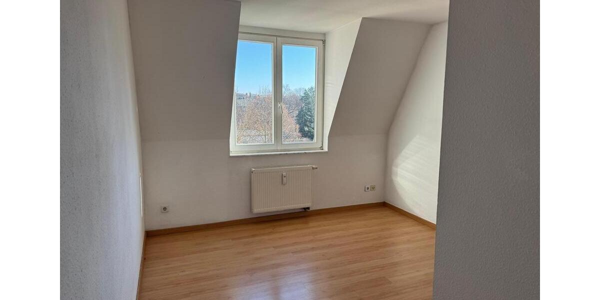 Dachgeschoßwohnung Zwickau Zwickau-Nord - 3 Zimmer, 60 m&sup2;, 370&euro; | Angebot:25377471