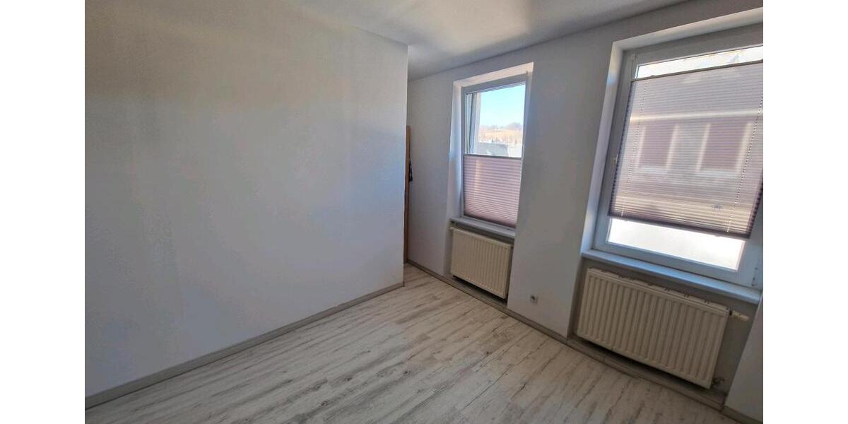 Hochparterre Lauter-Bernsbach Bernsbach - 5 Zimmer, 105 m&sup2;, 693&euro; | Angebot:24840388