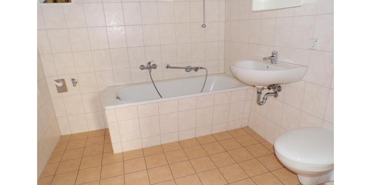 Etagenwohnung Werdau - 3 Zimmer, 65 m&sup2;, 370&euro; | Angebot:25249800