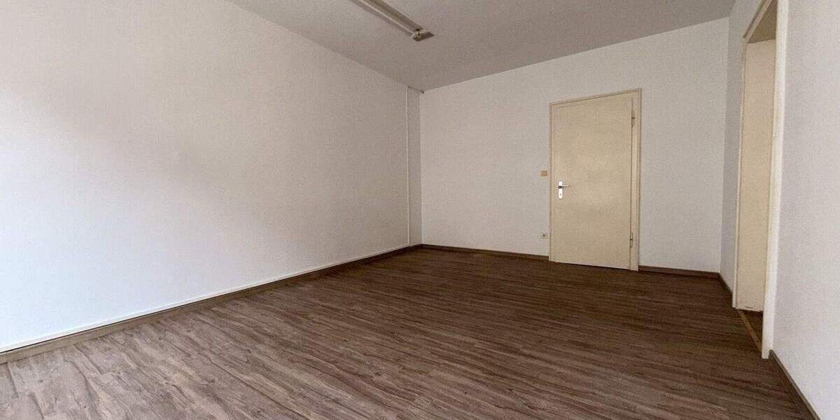 Etagenwohnung Zwickau Innenstadt - 5 Zimmer, 120 m&sup2;, 600&euro; | Angebot:25729285