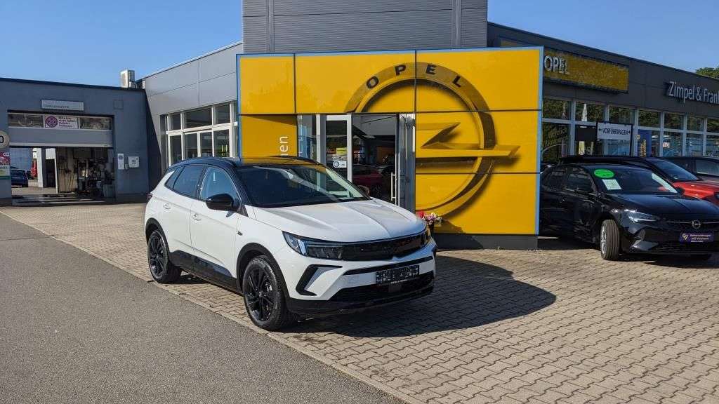 Opel Grandland X 2.500 km 33.890 &euro; Zwickau 08056