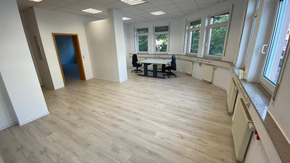 Etagenwohnung Zwickau - 2 Zimmer, 81 m&sup2;, 400&euro; | Angebot:23316528