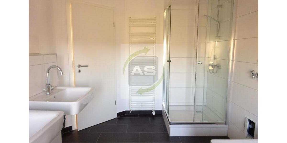 Dachgeschoßwohnung Zwickau - 5 Zimmer, 133 m&sup2;, 950&euro; | Angebot:23792815