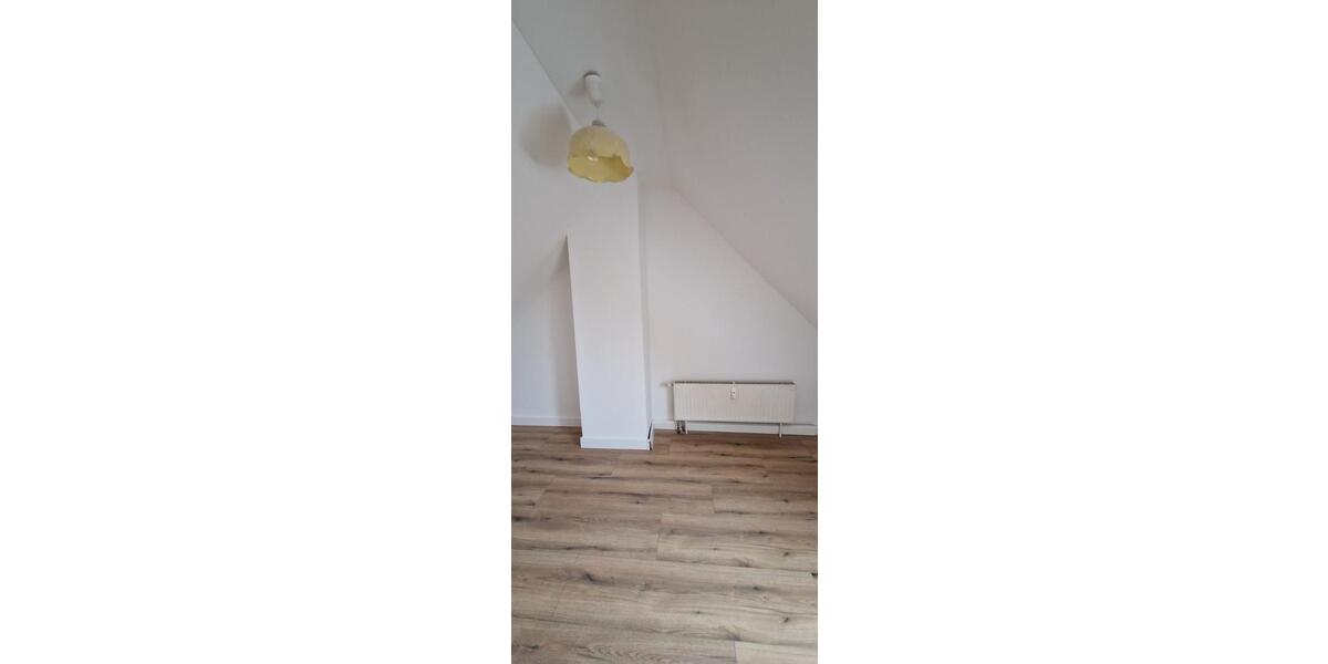 Dachgeschoßwohnung Hohenstein-Ernstthal Ernstthal - 5 Zimmer, 98 m&sup2;, 630&euro; | Angebot:25232383