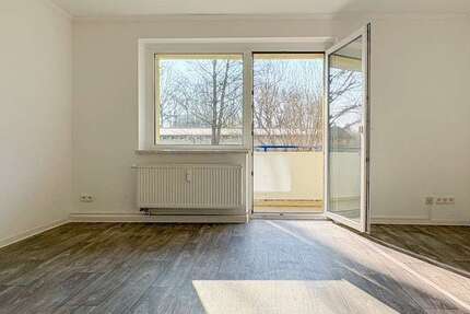 Wohnung Zwickau Mitte-Süd - 3 Zimmer, 69 m&sup2;, 390&euro; | Angebot:25891459