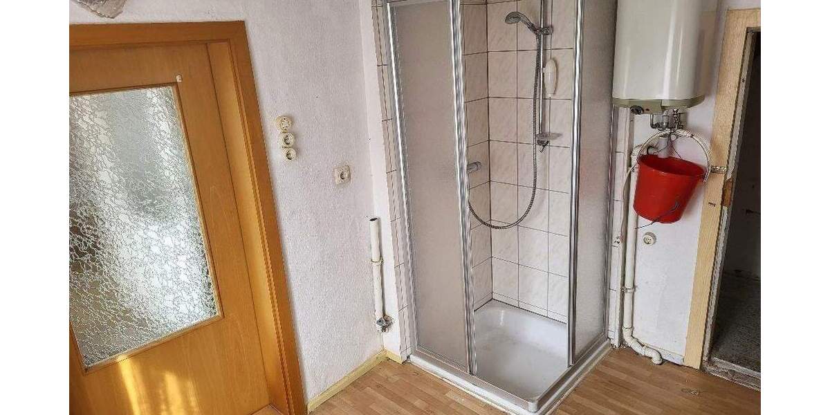 Einfamilienhaus Lengenfeld - 3 Zimmer, 90 m&sup2;, 45.000&euro; | Angebot:25670679