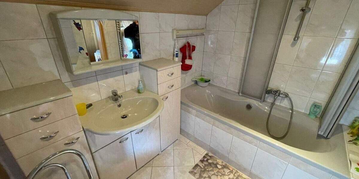 Einfamilienhaus Stollberg/Erzgebirge Stollberg - 6 Zimmer, 195 m&sup2;, 269.000&euro; | Angebot:25768885