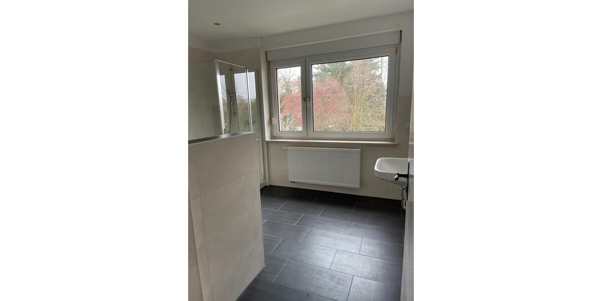 Etagenwohnung Glauchau - 3 Zimmer, 105 m&sup2;, 1.000&euro; | Angebot:24781604