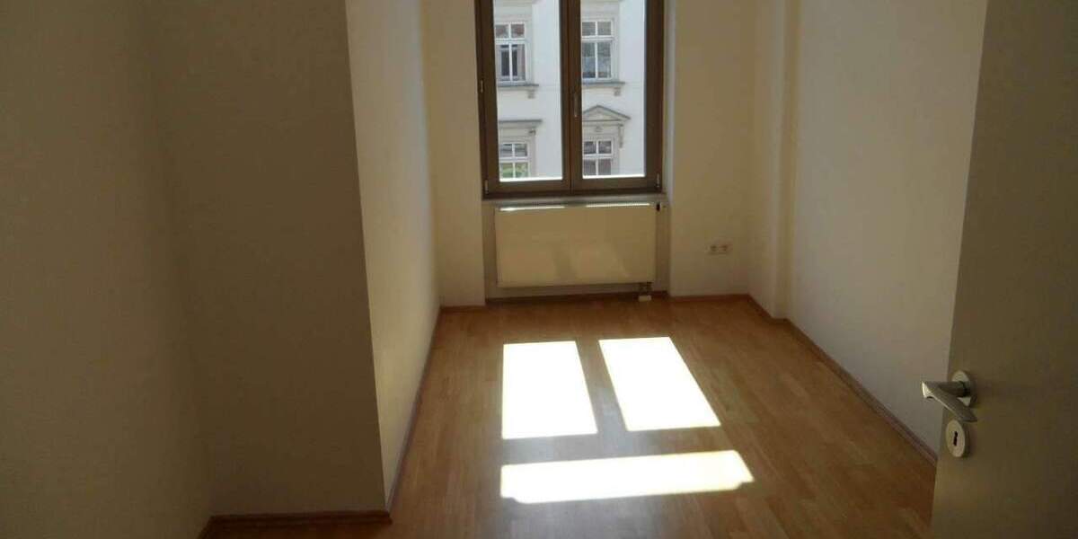 Gewerbeobjekt Zwickau Innenstadt - 2 Zimmer, 64 m&sup2;, 400&euro; | Angebot:25707528