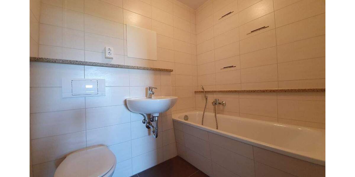 Etagenwohnung Zwickau Eckersbach - 3 Zimmer, 71 m&sup2;, 412&euro; | Angebot:25676772