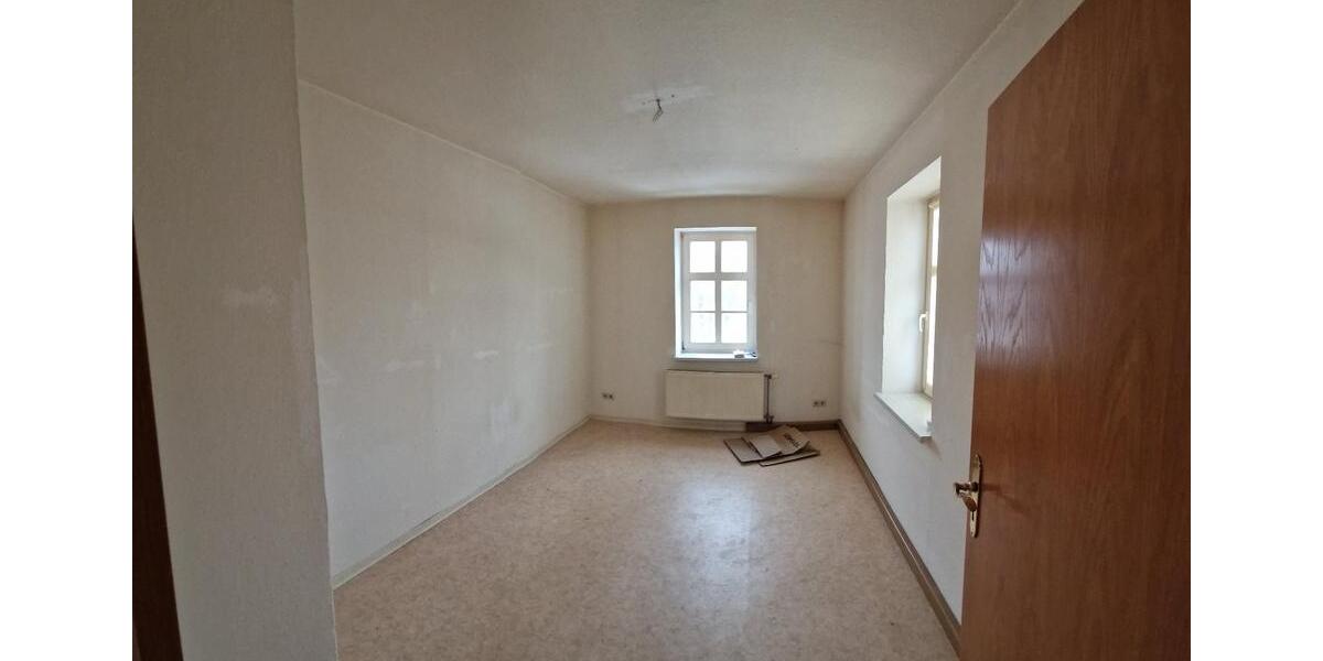 Etagenwohnung Hartmannsdorf - 2 Zimmer, 32 m&sup2;, 176&euro; | Angebot:25343197