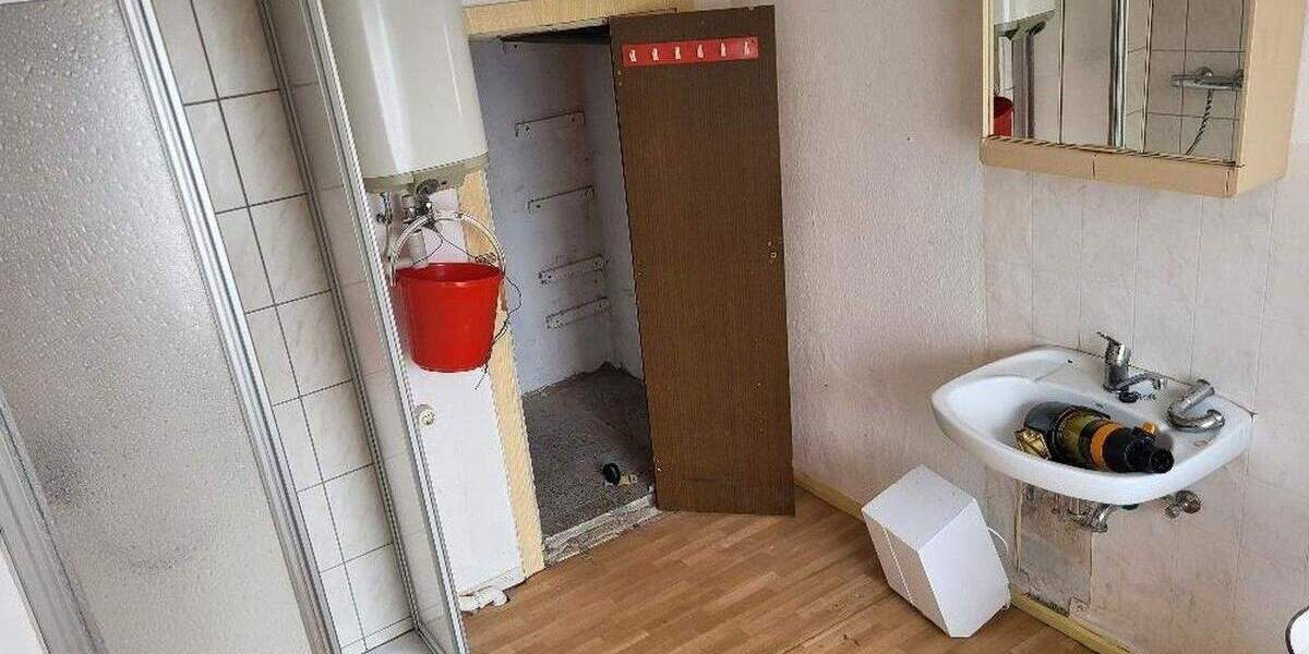 Einfamilienhaus Lengenfeld - 3 Zimmer, 90 m&sup2;, 45.000&euro; | Angebot:25670679