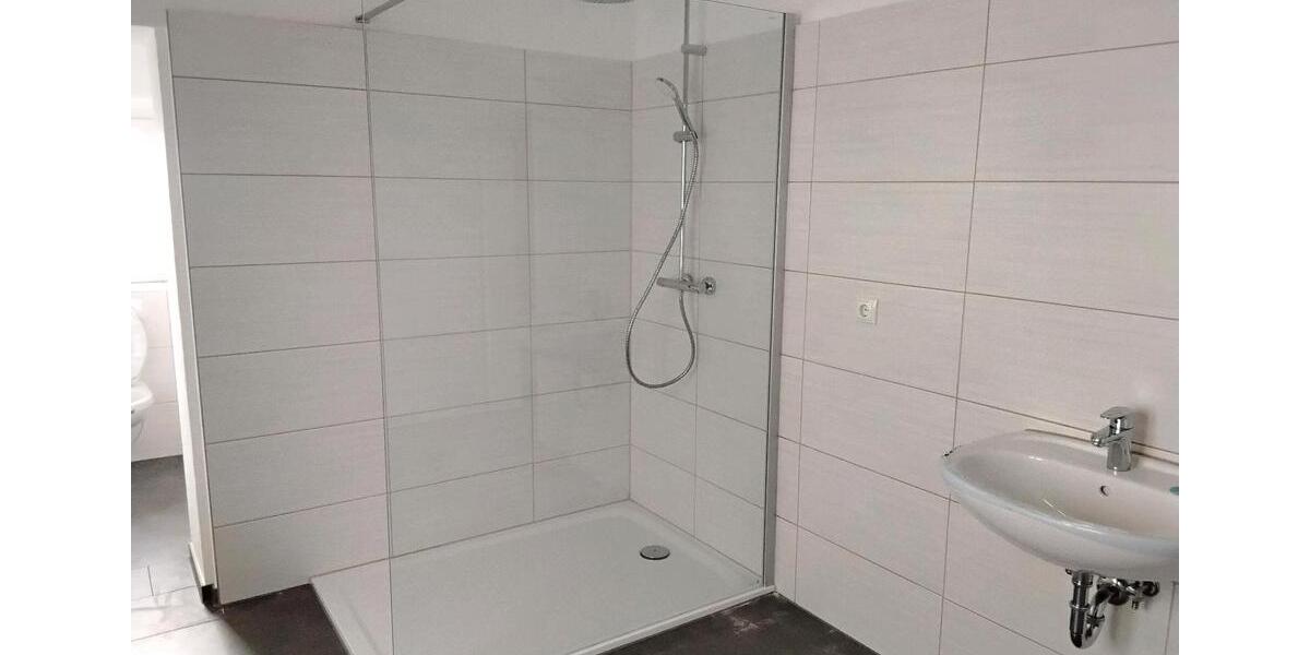 Etagenwohnung Greiz - 2 Zimmer, 65 m&sup2;, 380&euro; | Angebot:25654731