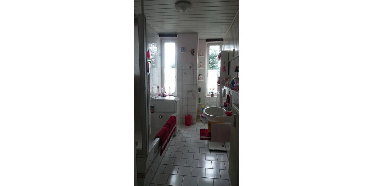 Etagenwohnung Meerane - 1 Zimmer, 83 m&sup2;, 415&euro; | Angebot:26664433