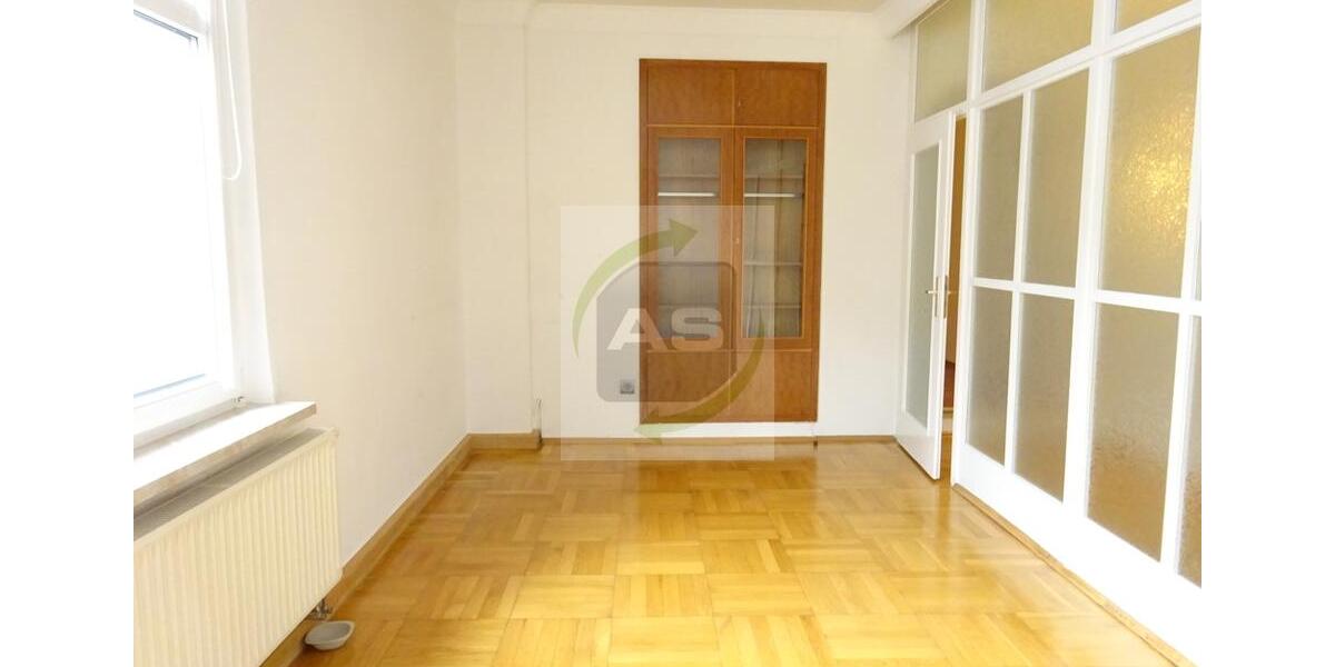 Etagenwohnung Zwickau - 3 Zimmer, 132 m&sup2;, 925&euro; | Angebot:25101791