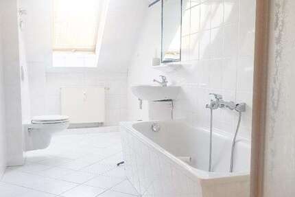 Wohnung Zwickau Innenstadt - 4 Zimmer, 100 m&sup2;, 760&euro; | Angebot:25382457