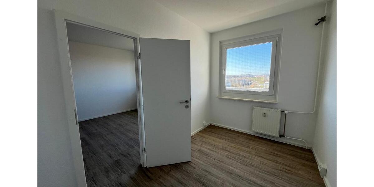 Etagenwohnung Zwickau Neuplanitz - 4 Zimmer, 70 m&sup2;, 369&euro; | Angebot:22153038